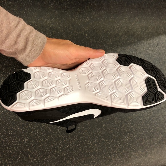 🎼Classic Black & white🎼New in a box - Picture 2 of 6